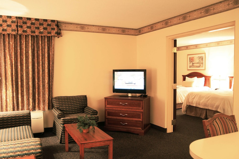 Bedroom 2, Hampton Inn Suites Atlanta Airport North I85, Fulton