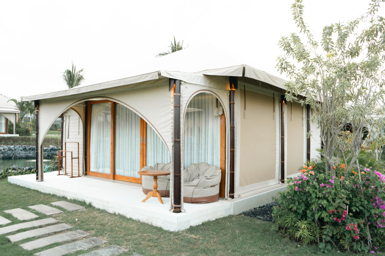 Exterior 2