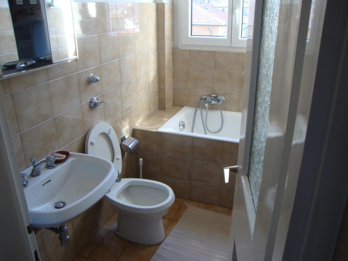 Others 4, B&B Cavaliere Milano, Milano