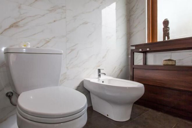 Bathroom 10
