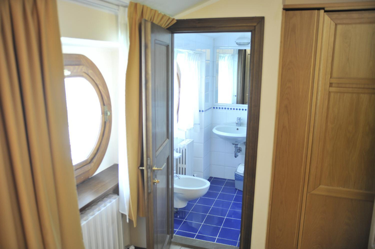 Bathroom 4, Hotel Fontemaggio, Perugia