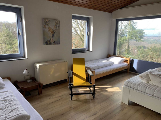 Modern Holiday Home with big garden near Forest, Bernkastel-Wittlich