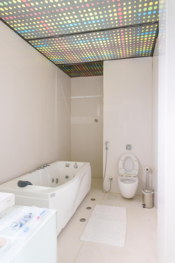 Bathroom 3, Amã Stays & Trails - Villa Seven, Lonavala, Pune