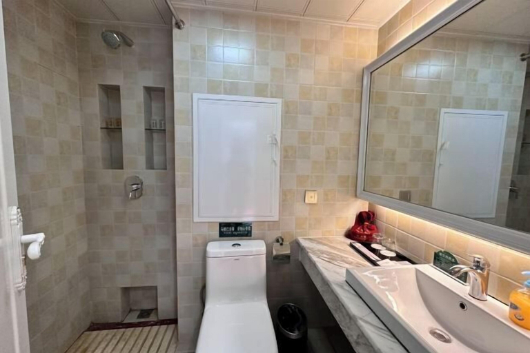Bathroom 3, Lian Yun Hotel, Kunming