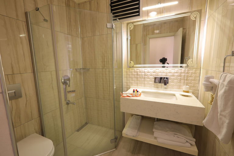 Bathroom 4, Berrak Otel, Salihli