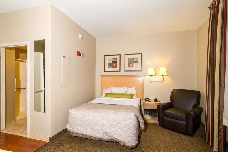 Bedroom 5, Candlewood Suites FT MYERS I-75, Lee
