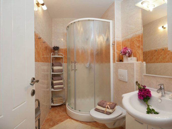 Bathroom 4, Modern Villa in Grohote With Pool, Šolta