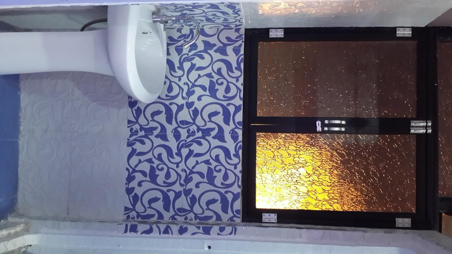 Bathroom 5, Asia Lodge, Aurangabad