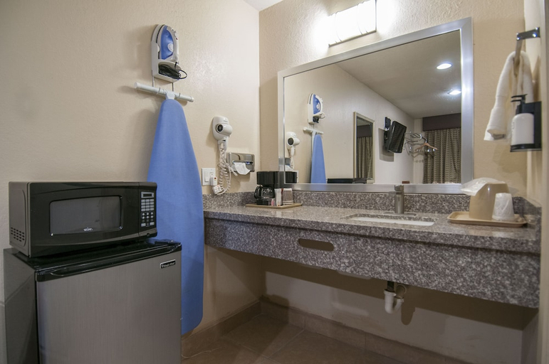 Bathroom 3, Fort Davis Inn & R.V. Park, Jeff Davis