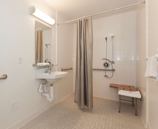 Bathroom 3, Motel6 Flagstaff, AZ - Butler, Coconino