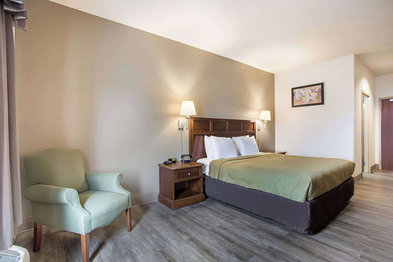 Bedroom 4, Econo Lodge Anderson, McDonald