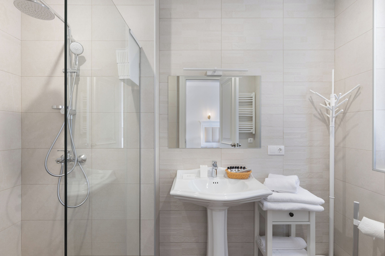 Bathroom 4, Iris, Tbilisi