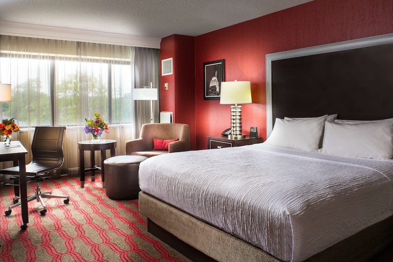 Bedroom 2, DoubleTree by Hilton New York LaGuardia Airport, New York