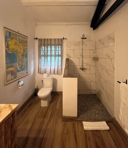 Bathroom 4, Mount Meru Game Lodge, Meru
