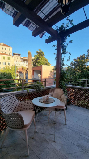 Others 5, Old town Apartments