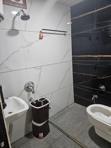 Bathroom 5, Shri Shiv Ganga Bhakt Niwas, Ujjain