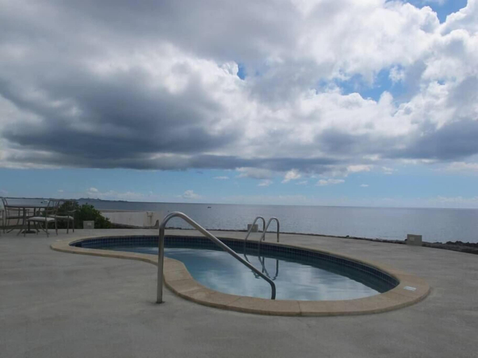 Room 2, Fabulous one Bedroom in West Bay