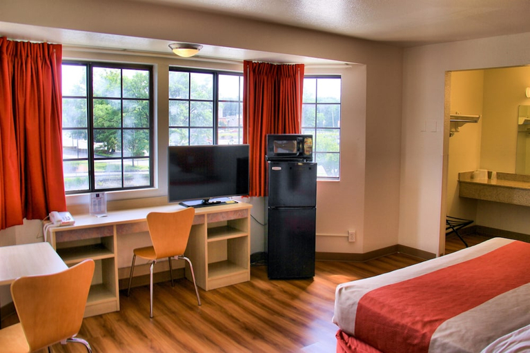 Bedroom 2, Motel6 Enfield, CT - Hartford, Hartford