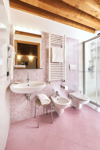Bathroom 13