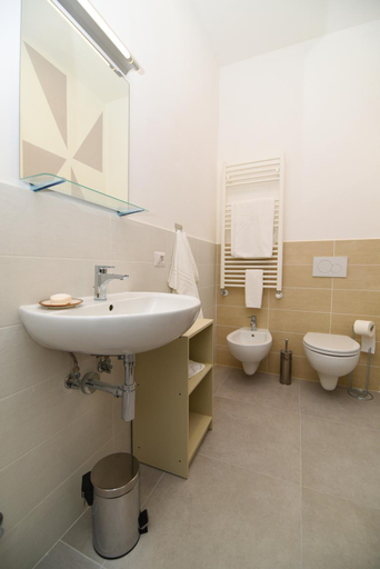 Others 5, Artemide B&B, Napoli