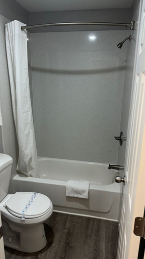 Bathroom 3, PACIFIC EXPRESS INN, Merced