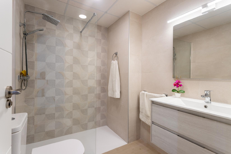 Bathroom 4, San Juan Alicante Beach Holiday Apartment, Alicante