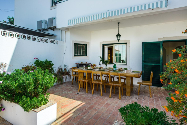 Food & Drinks, Rebela by Algarve Villa Holidays, Albufeira