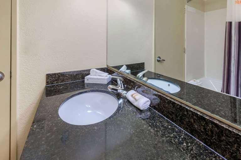 Bathroom 4, La Quinta Inn Fort Lauderdale Northeast, Broward