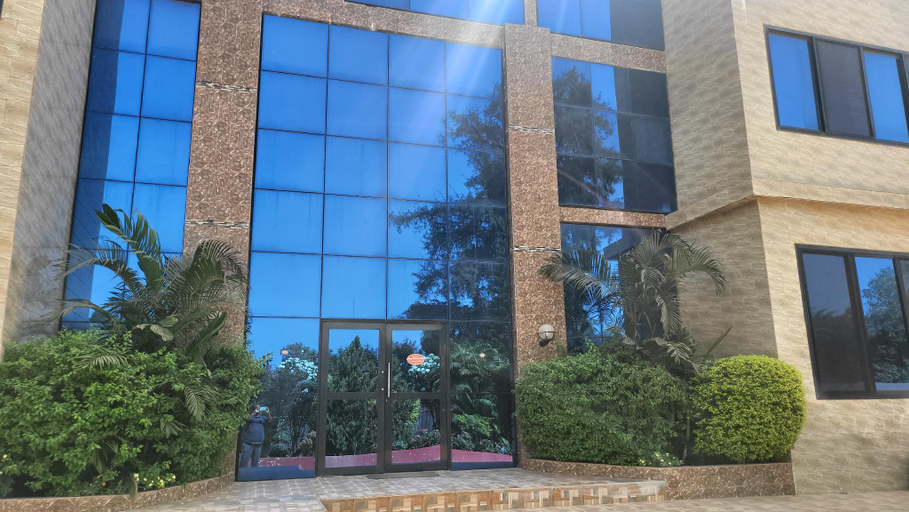 Exterior & Views 1, Metzy Residence Hotel, Kanifing