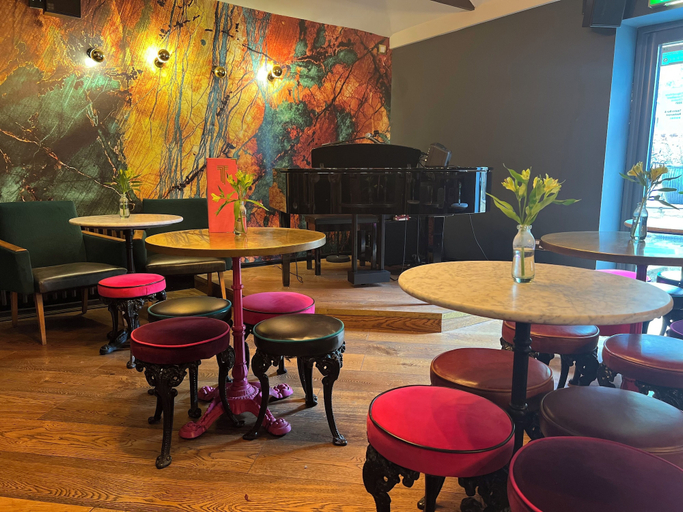 Food & Drinks 4, Ingleside House, Gloucestershire