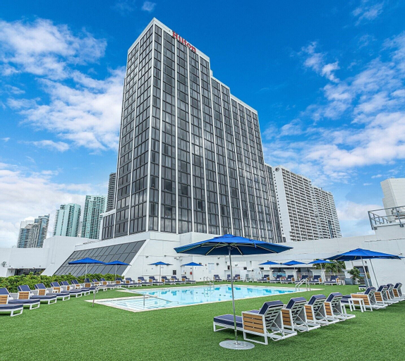 Exterior & Views 25
