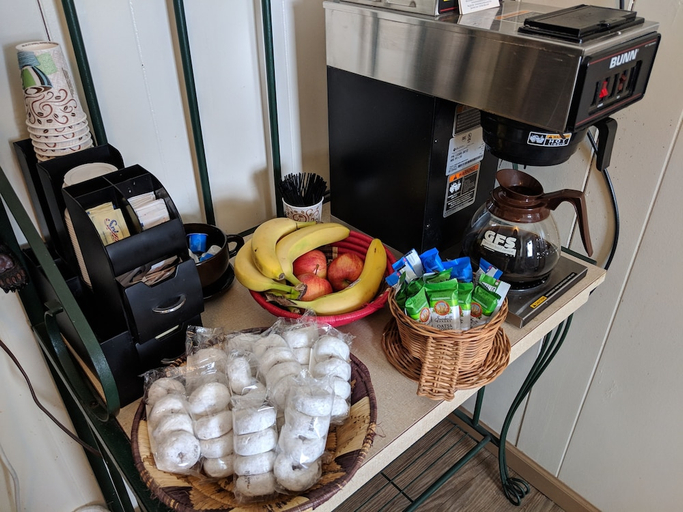 Food & Drinks 4, Sunset Lodge Escanaba, Delta