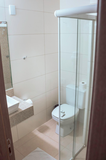 Bathroom 2, Palotina Palace Hotel, Palotina