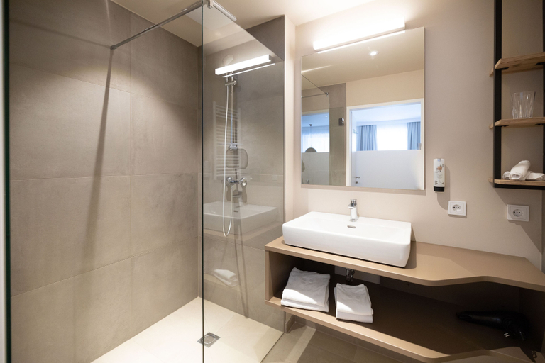 Bathroom 3, ALPRIMA Aparthotel Hinterstoder, Kirchdorf an der Krems