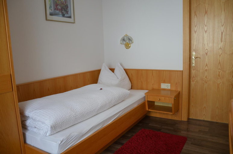 Others 4, Gastehaus Klug, Reutte