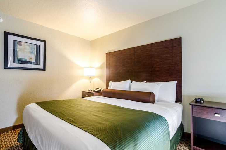 Bedroom 3, Cobblestone Inn & Suites - Eaton, Weld