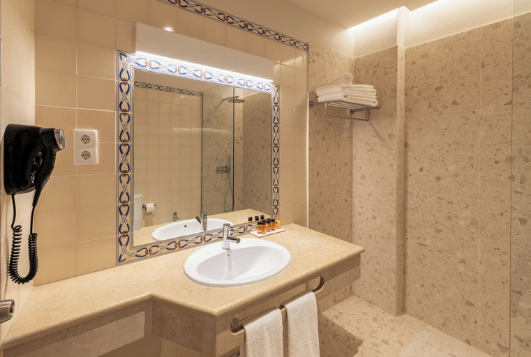 Bathroom 5, Belavista da Luz – Wellness & Lifestyle Hotel, Lagos