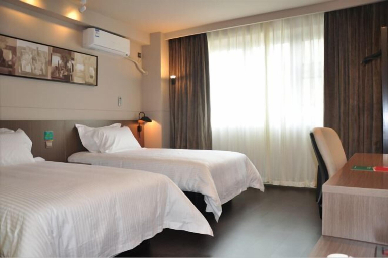 Bedroom 28