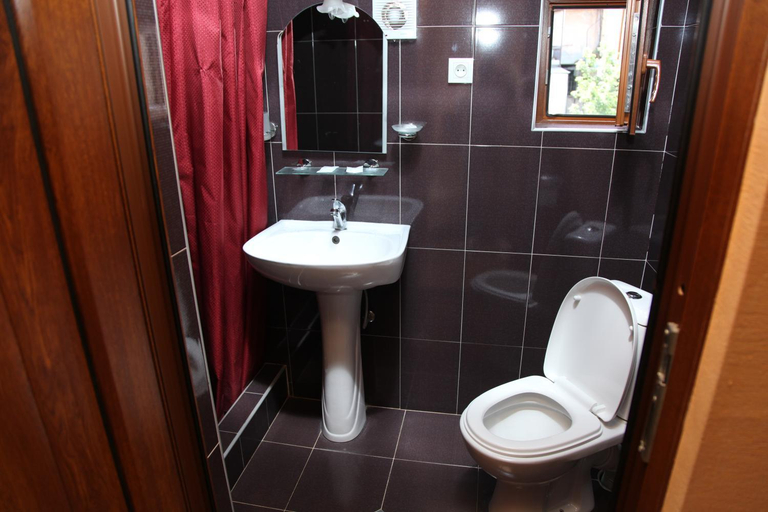 Bathroom 3, Hotel Obola, Samtredia