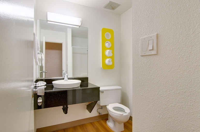 Bathroom 3, Motel6 Tacoma, WA - Fife, Pierce