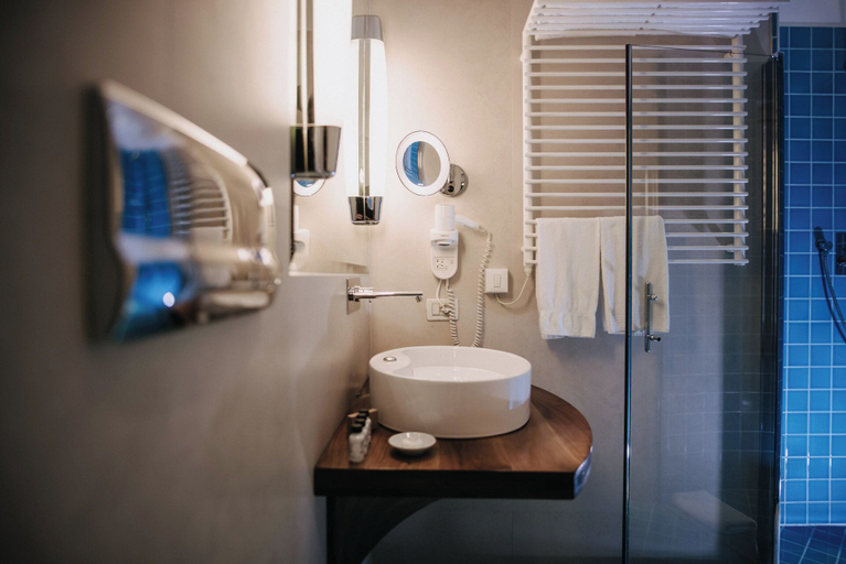 Bathroom 4, Hotel Vis a Vis, Trieste