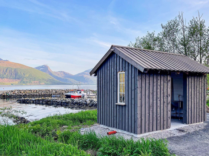 Exterior 4, 6 Person Holiday Home in Averoy, Averøy