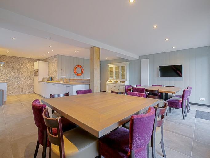 Dining 4, Attractive Holiday Home in Callantsoog With Fenced Garden, Zijpe