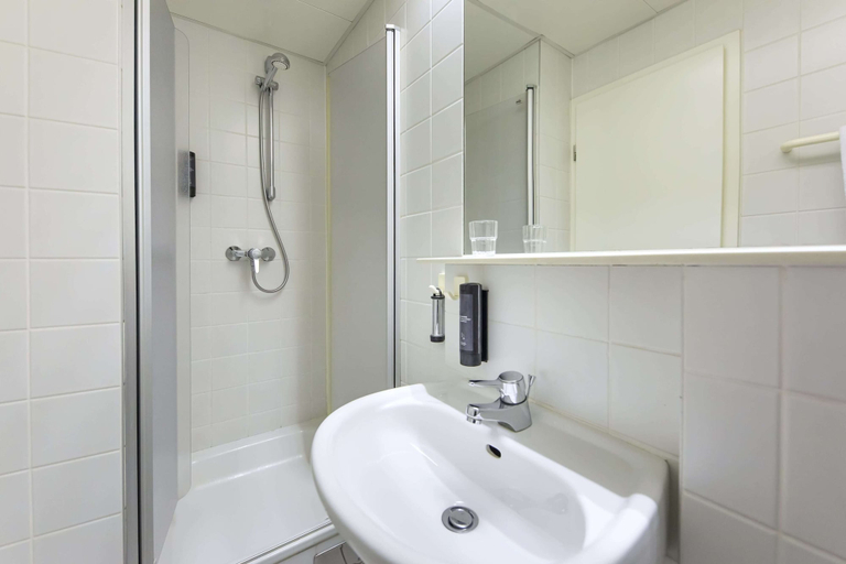 Bathroom 4, ACHAT Hotel Suhl, Suhl
