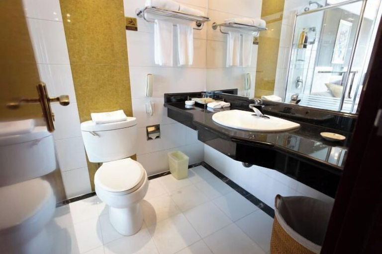 Bathroom 4, WEISELECT MengZi Tian Yuan Hotel, Honghe Hani and Yi
