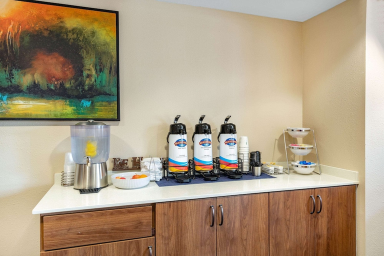 Food & Drinks 5, Baymont Inn by Wyndham Farmington, San Juan