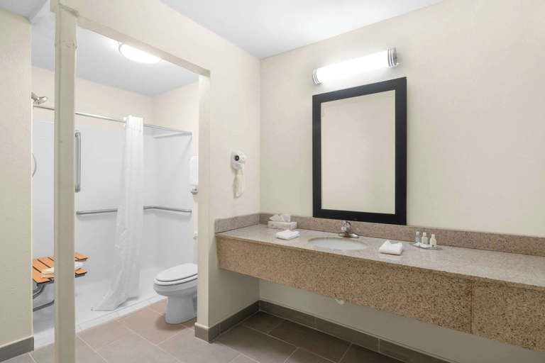 Bathroom 4, Quality Inn Queensbury - Lake George Area, Warren