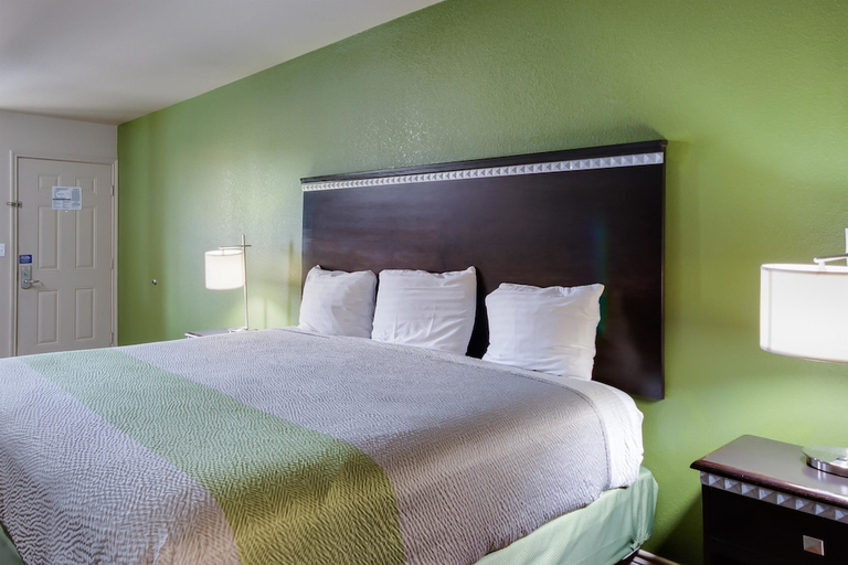 Bedroom 2, Motel 6 Floresville Tx, Wilson