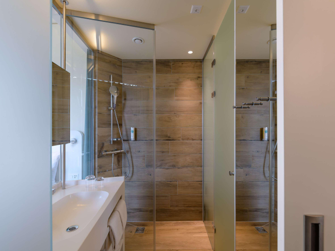 Bathroom 12
