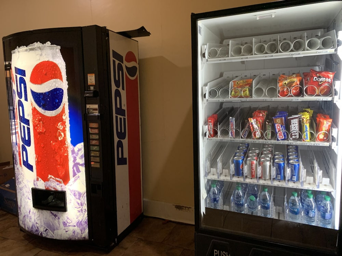 Food & Drinks 4, Americas Best Value Inn Forest, Scott